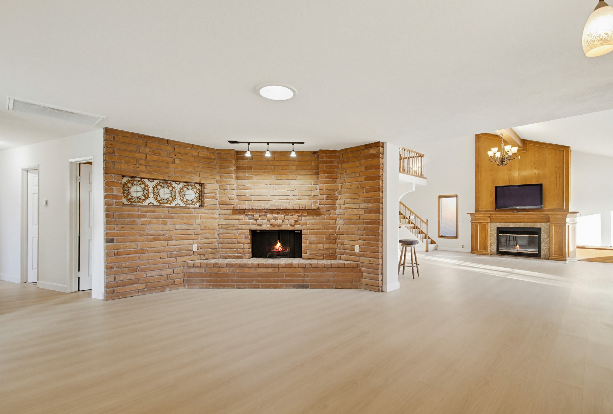 Virtual tour photo 31 of 94 for 925 E Chase Ave