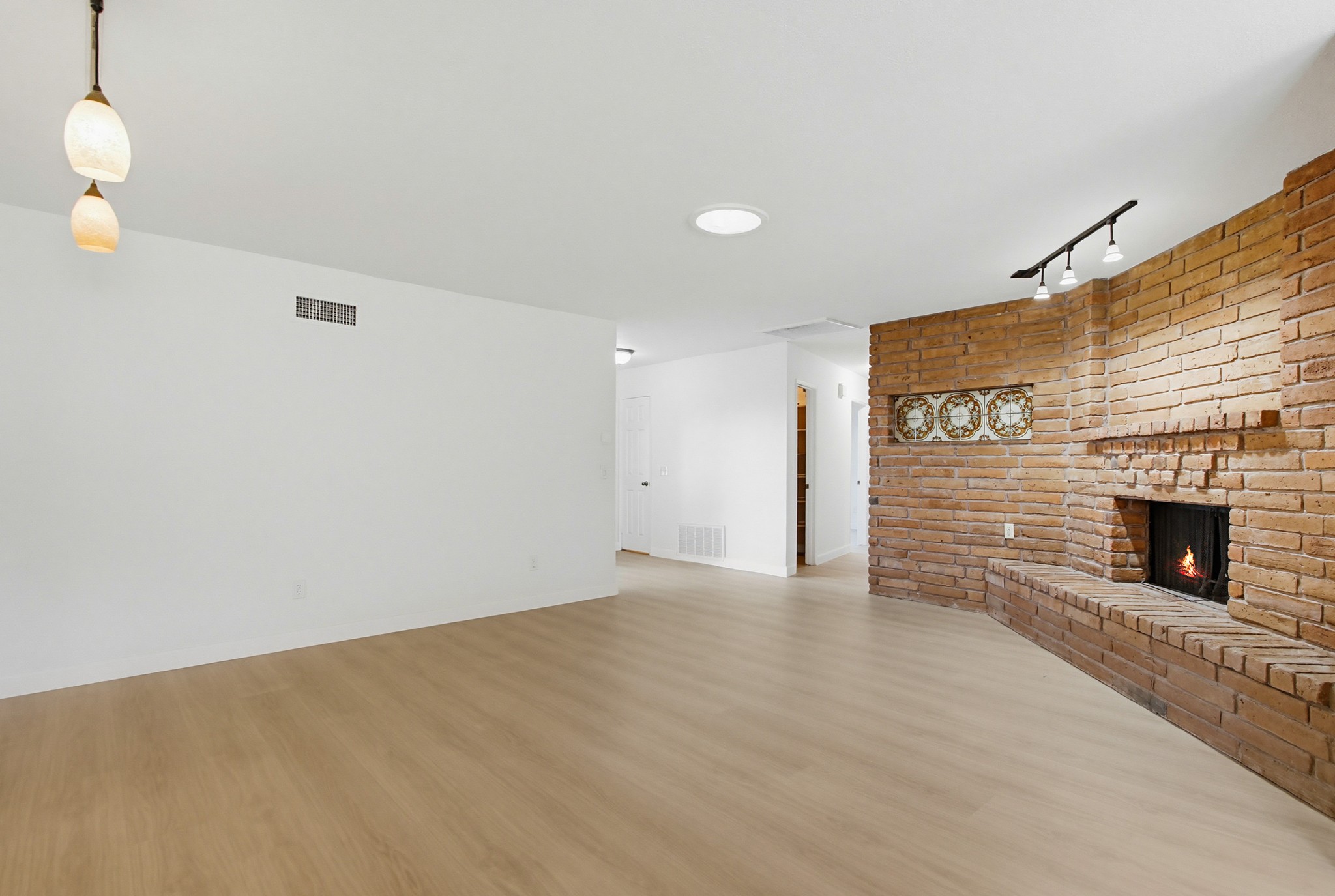 Virtual tour photo 33 of 94 for 925 E Chase Ave
