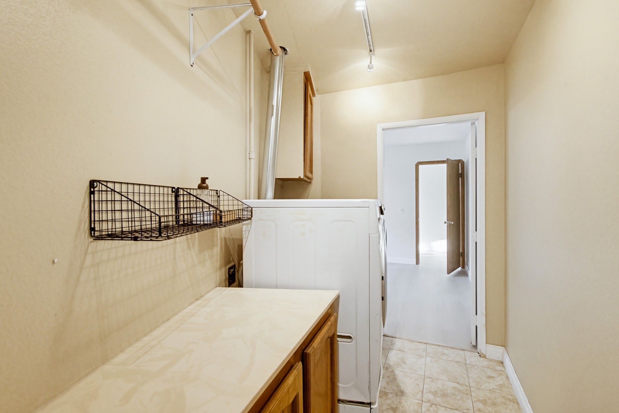 Virtual tour photo 40 of 94 for 925 E Chase Ave