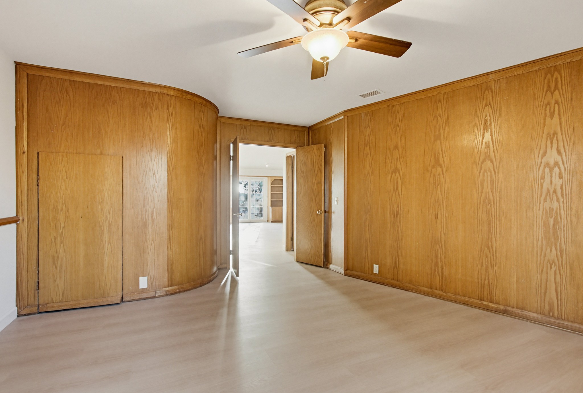Virtual tour photo 44 of 94 for 925 E Chase Ave