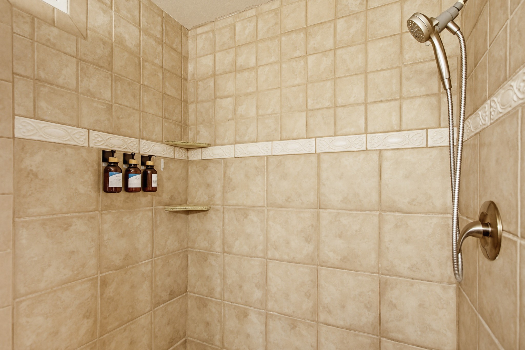 Virtual tour photo 47 of 94 for 925 E Chase Ave