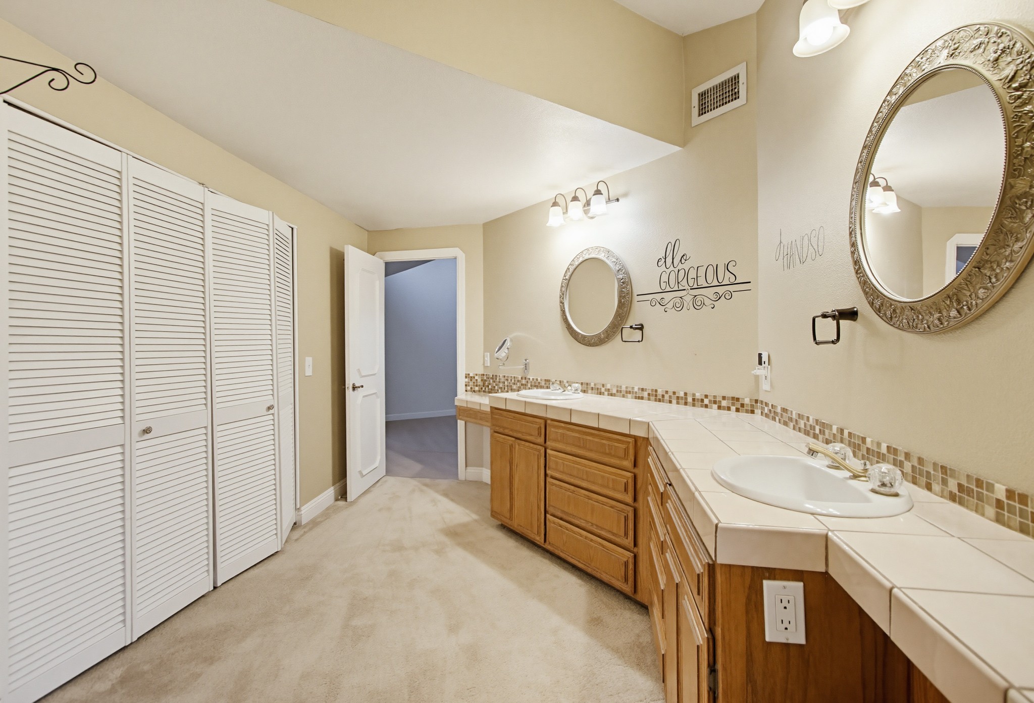 Virtual tour photo 72 of 94 for 925 E Chase Ave
