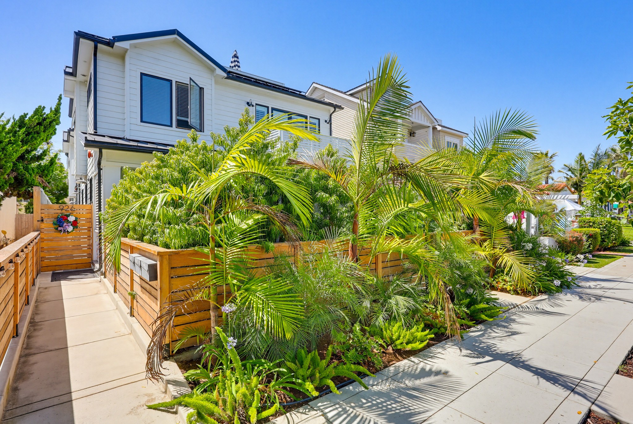 Virtual tour photo 3 of 122 for 926 D Ave