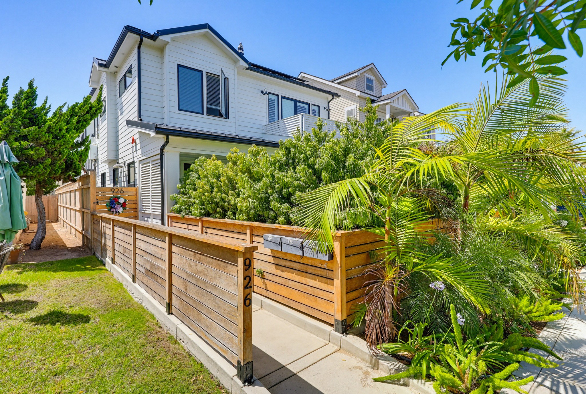 Virtual tour photo 4 of 122 for 926 D Ave