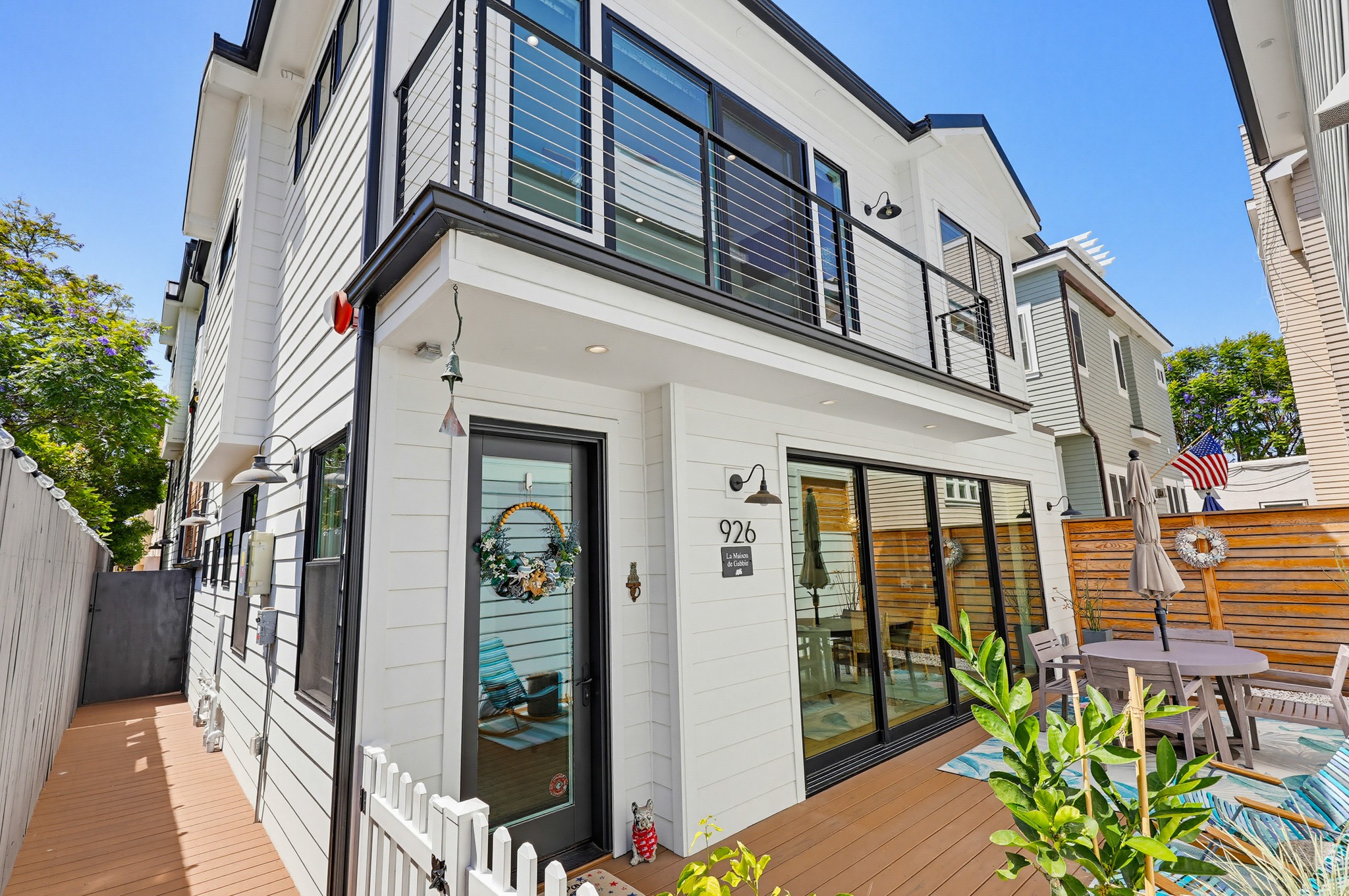 Virtual tour photo 8 of 122 for 926 D Ave