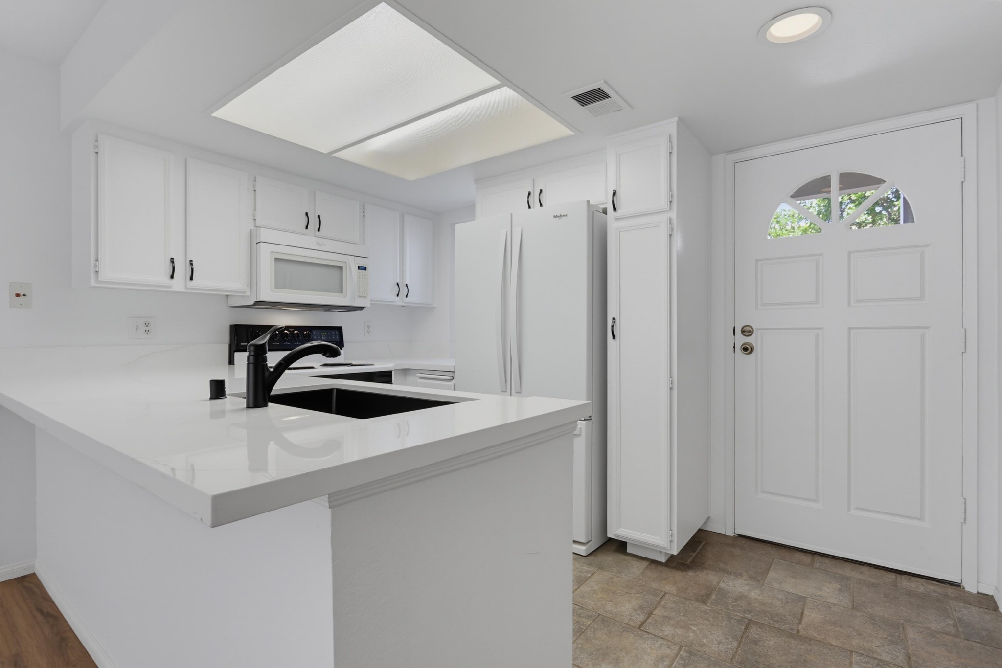 Virtual tour photo 7 of 42 for 9270 Towne Centre Dr