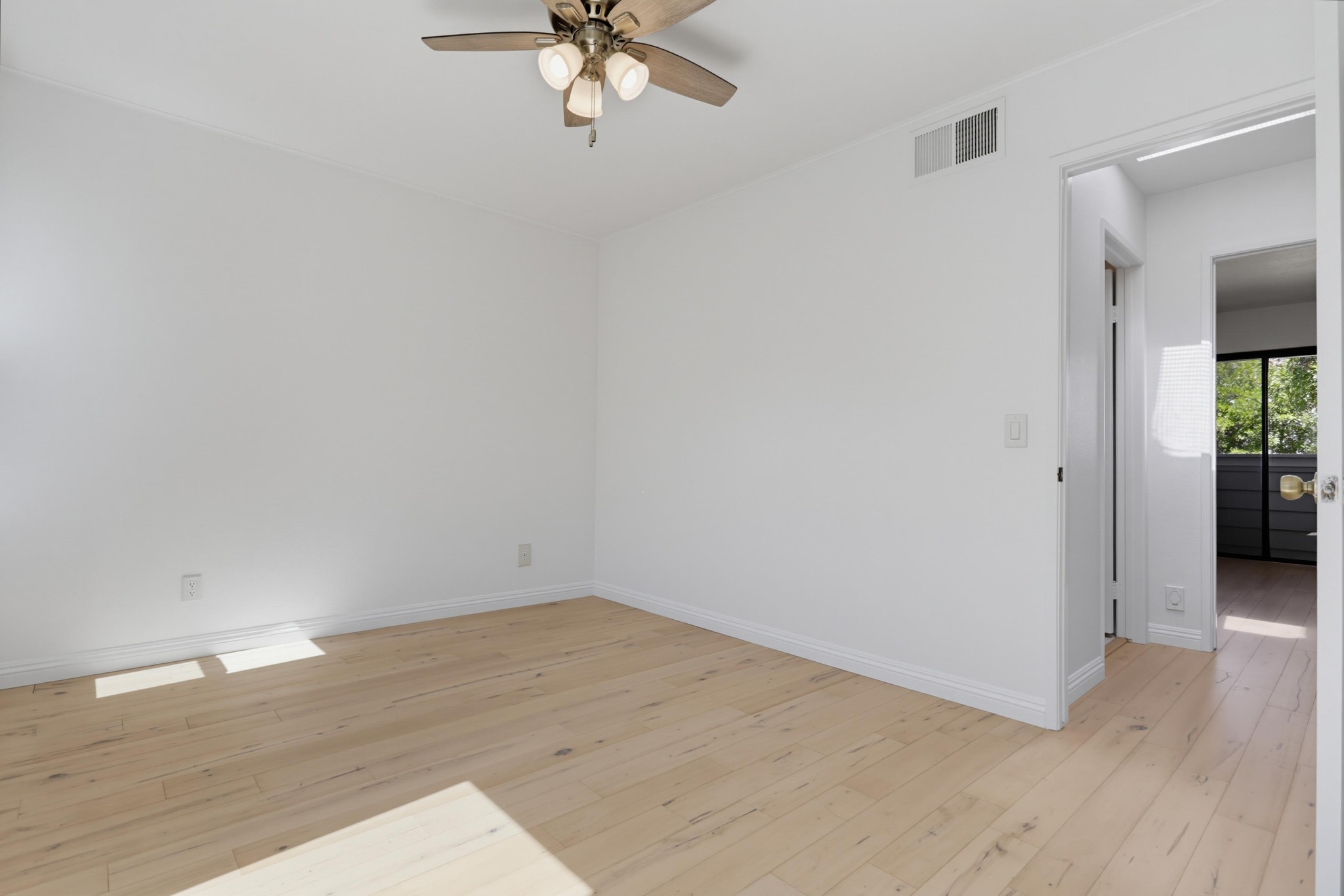 Virtual tour photo 31 of 42 for 9270 Towne Centre Dr