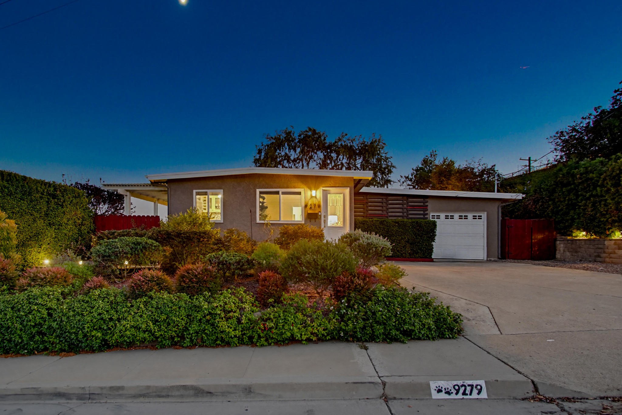 Virtual tour photo 1 of 83 for 9279 Manor Dr