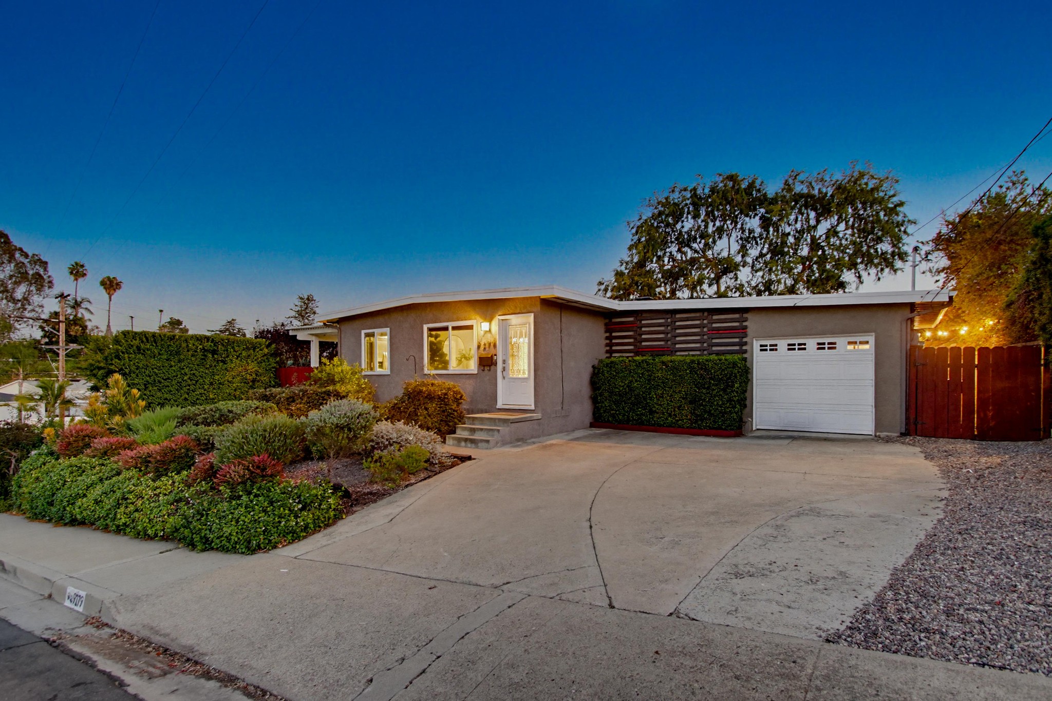 Virtual tour photo 3 of 83 for 9279 Manor Dr