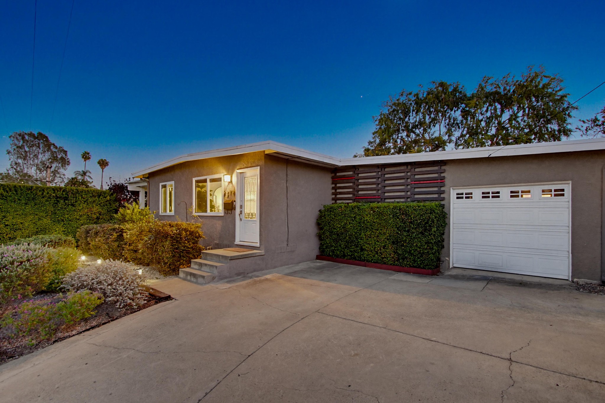 Virtual tour photo 5 of 83 for 9279 Manor Dr