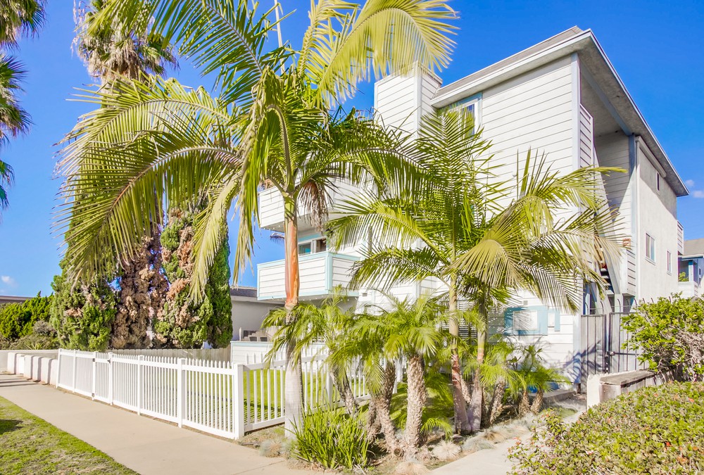 Virtual tour photo 1 of 39 for 928 Diamond St