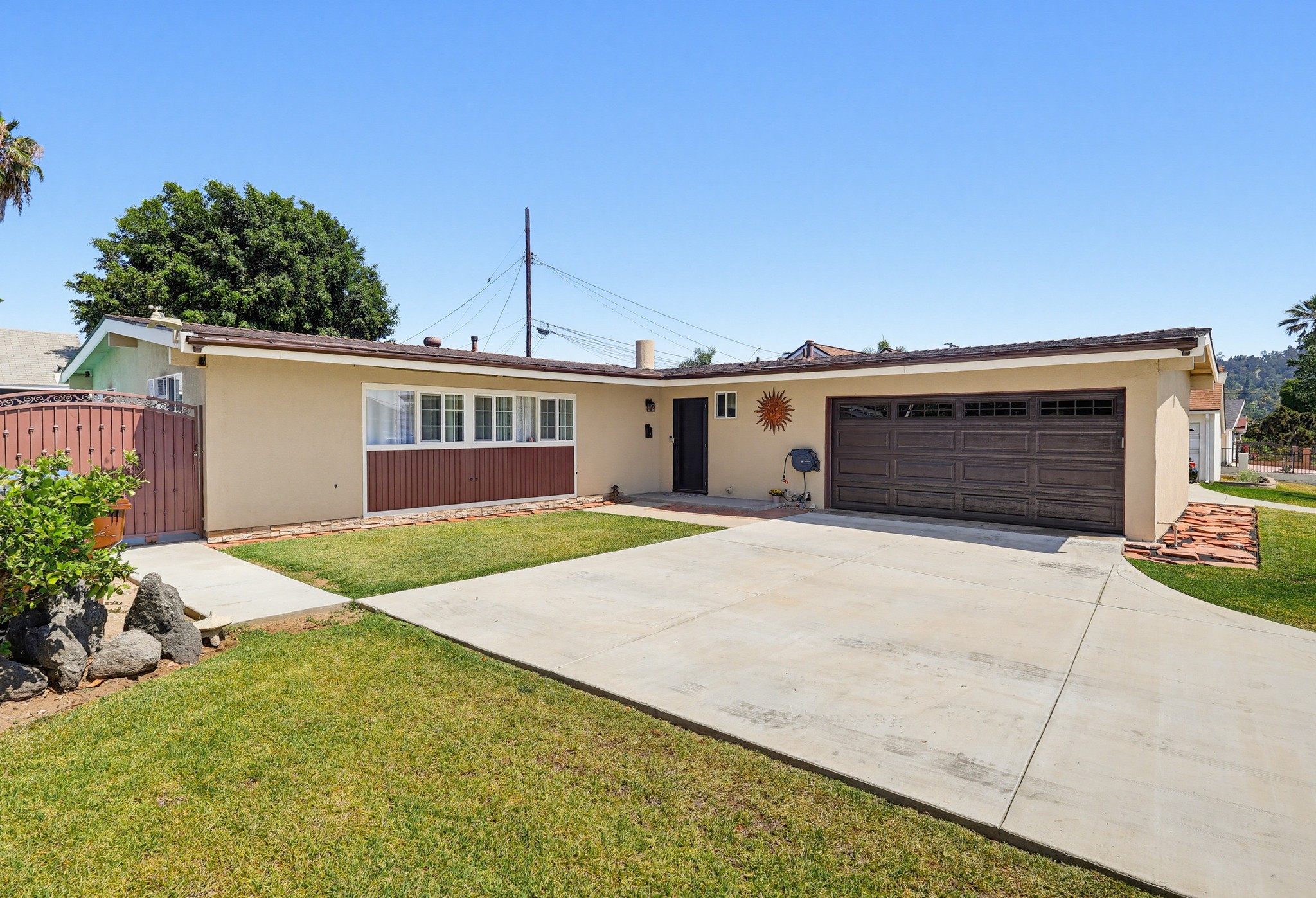 Virtual tour photo 6 of 84 for 928 Lidford Ave