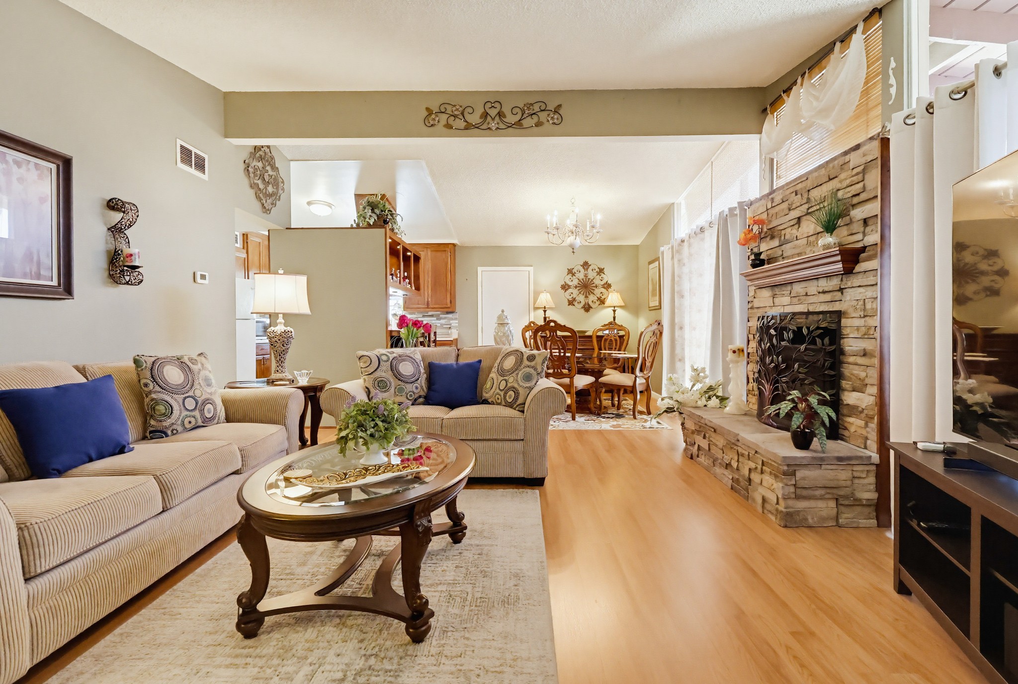 Virtual tour photo 10 of 84 for 928 Lidford Ave