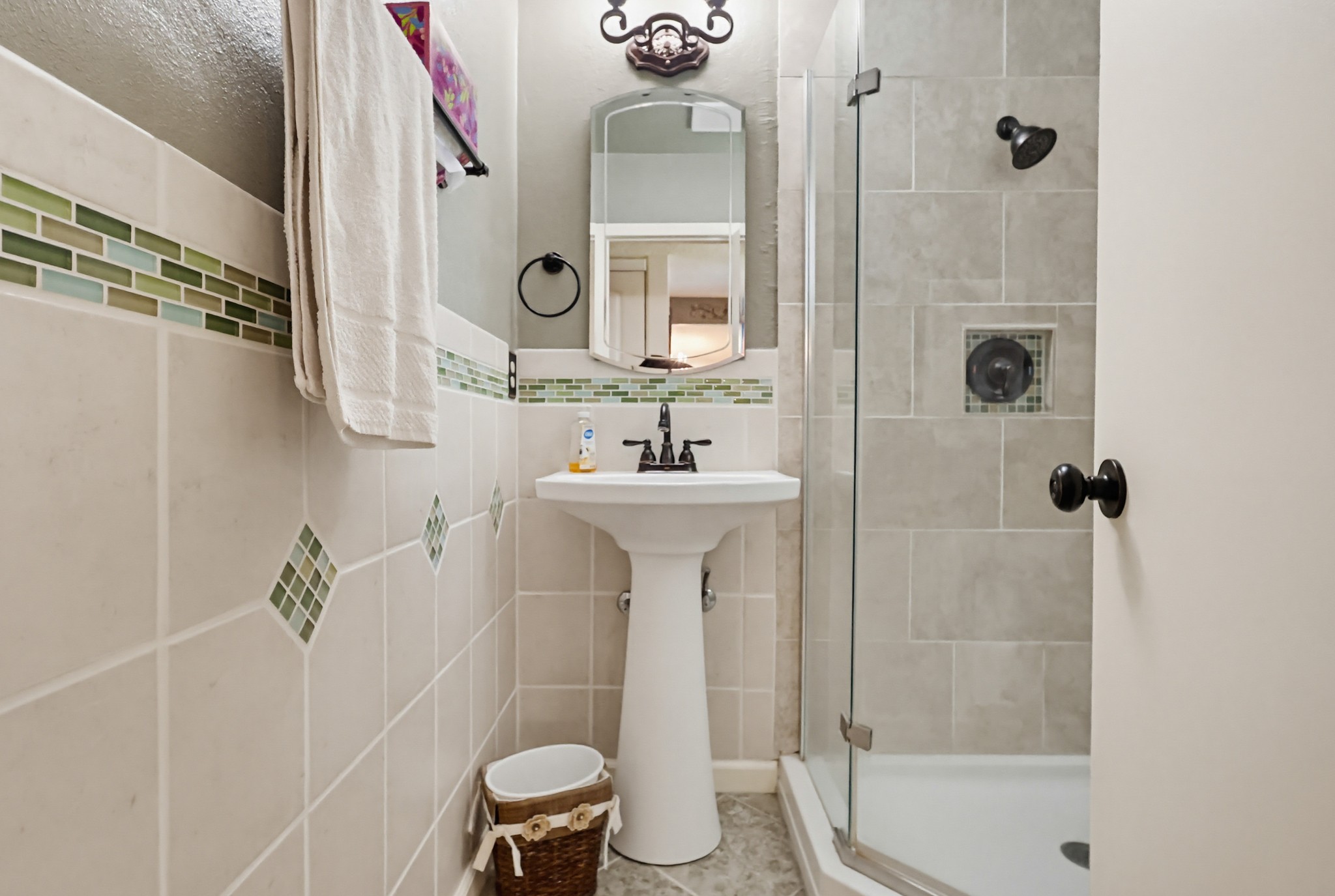 Virtual tour photo 34 of 84 for 928 Lidford Ave