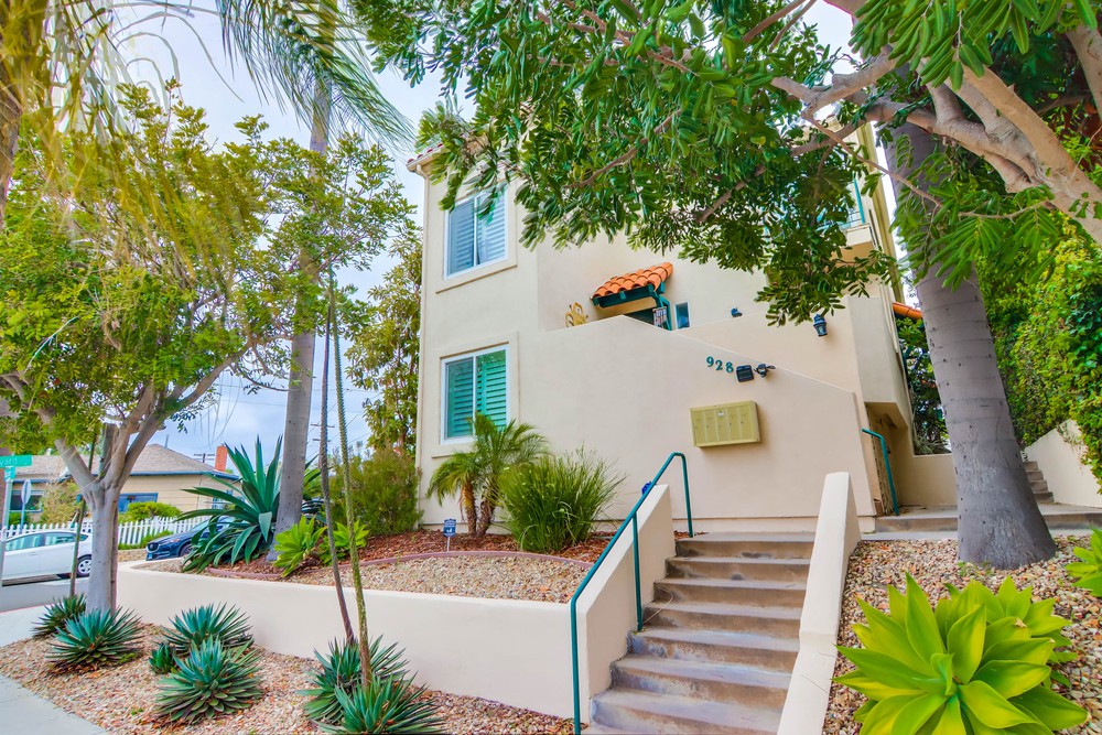 Virtual tour photo 1 of 61 for 928 Sapphire St B