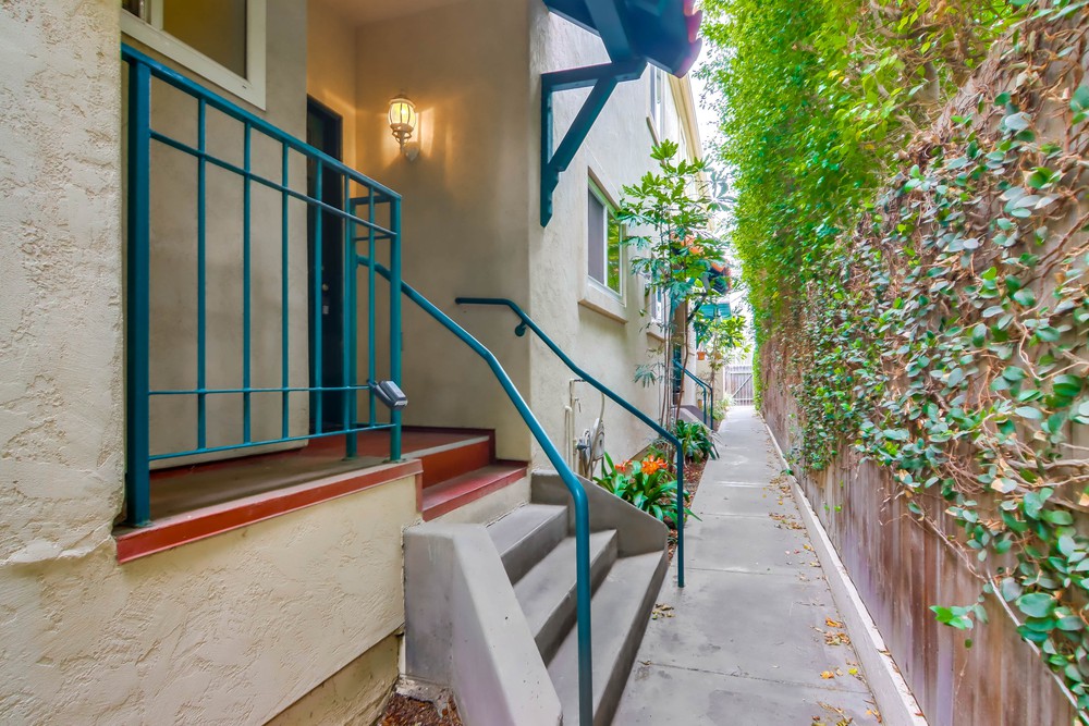 Virtual tour photo 5 of 61 for 928 Sapphire St B
