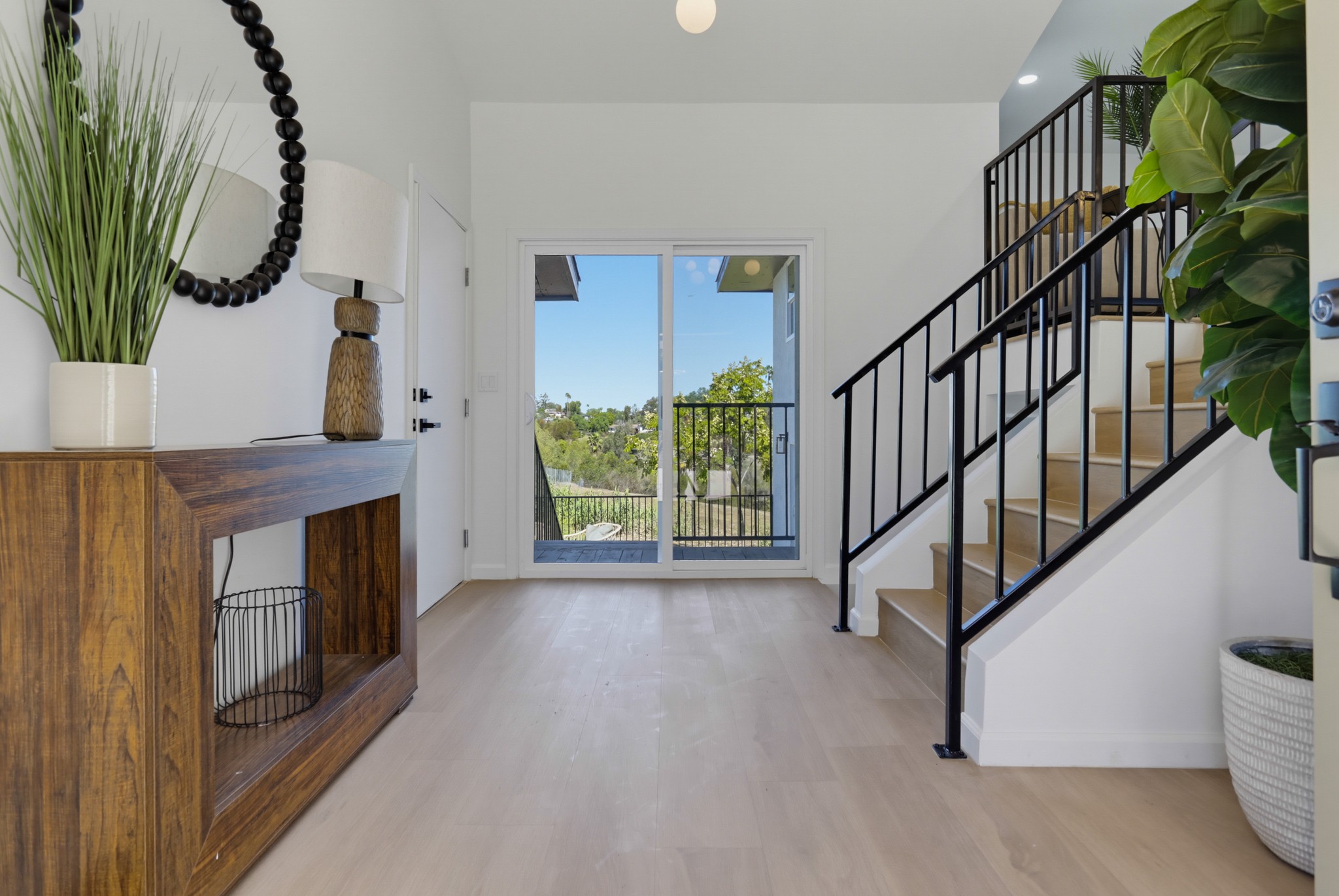 Virtual tour photo 5 of 42 for 930 Miramar Dr