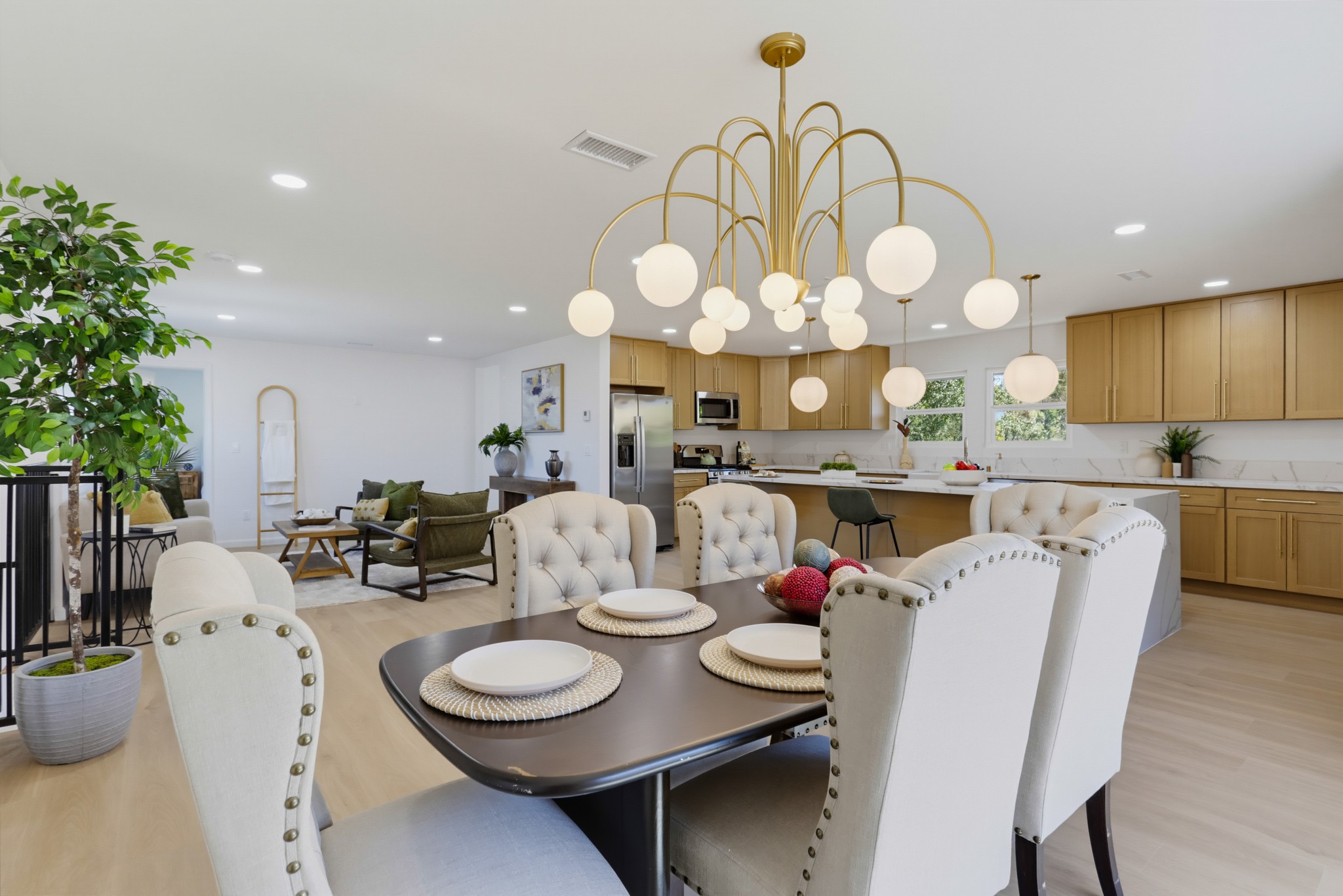 Virtual tour photo 8 of 42 for 930 Miramar Dr