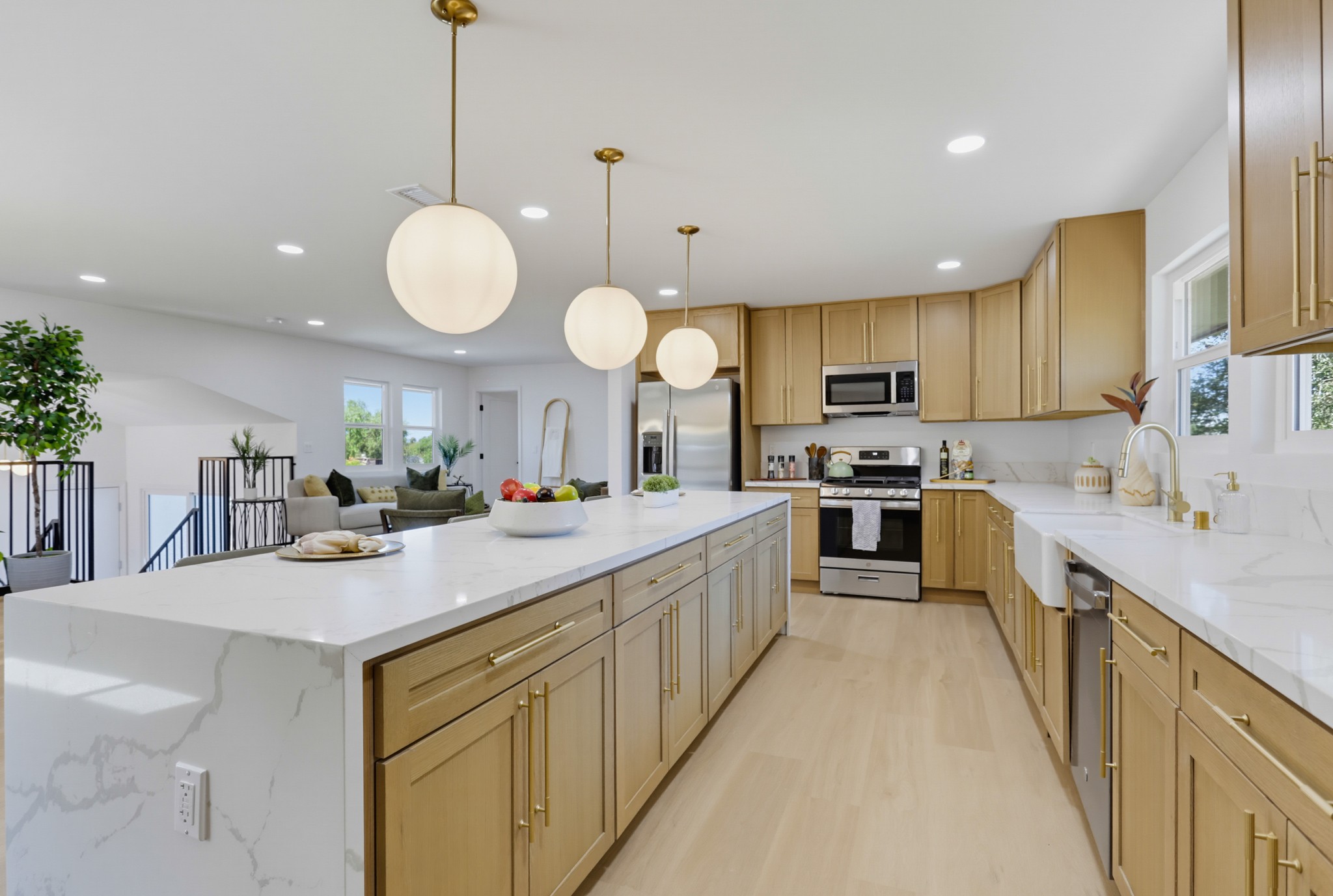 Virtual tour photo 12 of 42 for 930 Miramar Dr