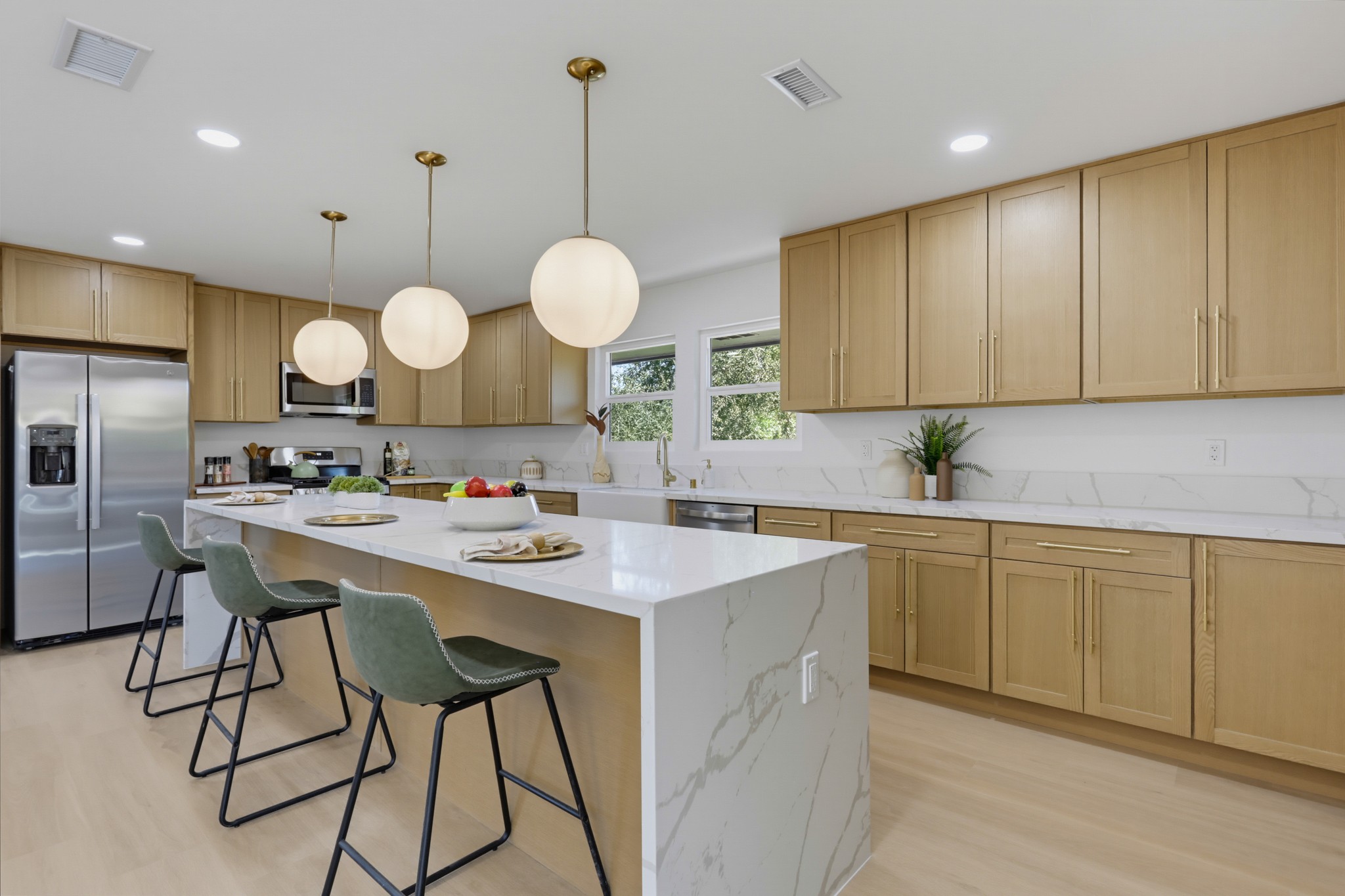 Virtual tour photo 13 of 42 for 930 Miramar Dr