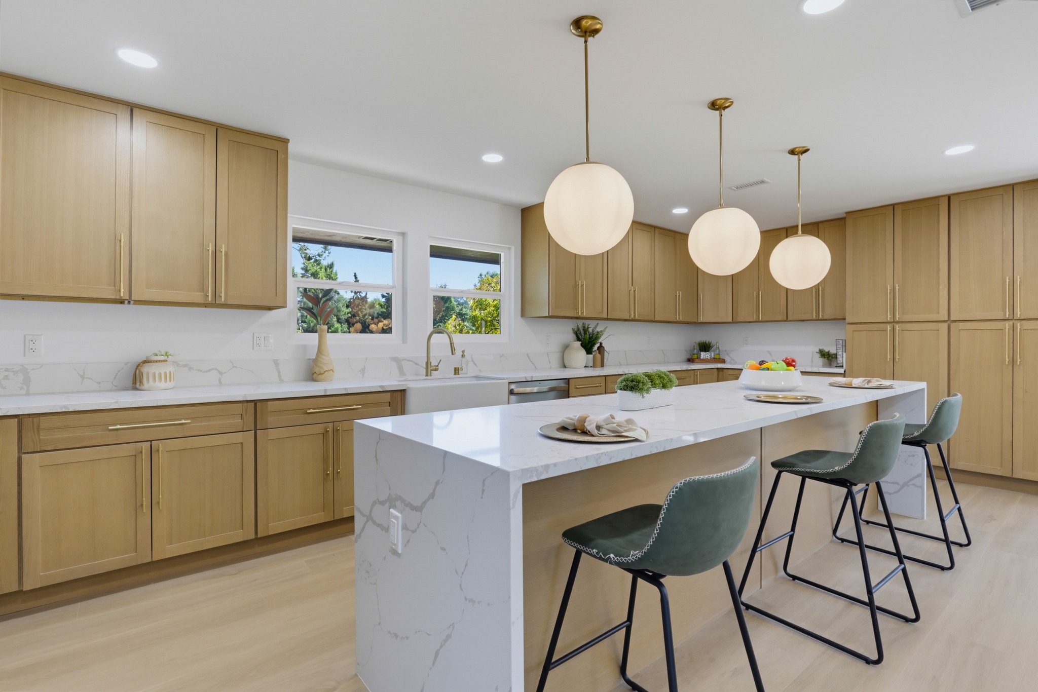Virtual tour photo 14 of 42 for 930 Miramar Dr