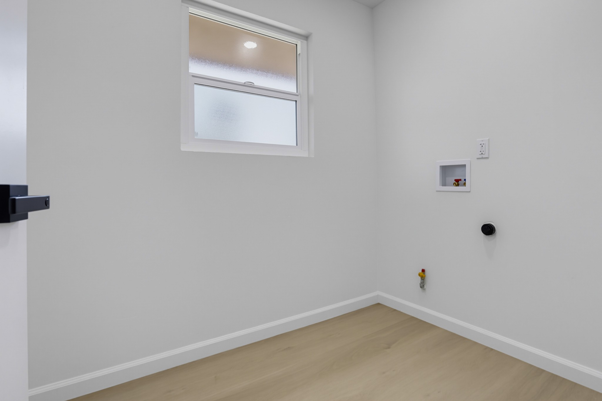 Virtual tour photo 18 of 42 for 930 Miramar Dr