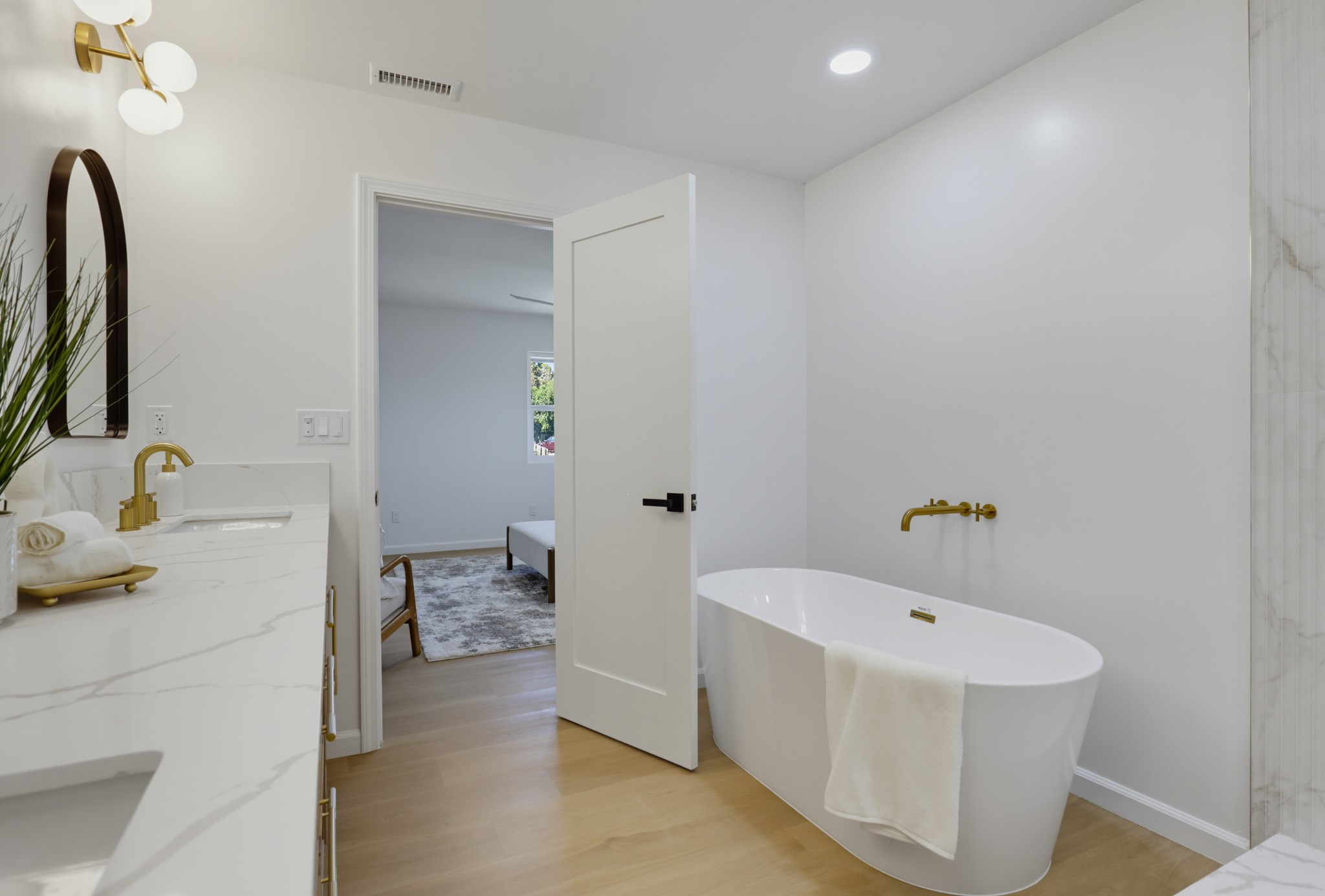Virtual tour photo 23 of 42 for 930 Miramar Dr