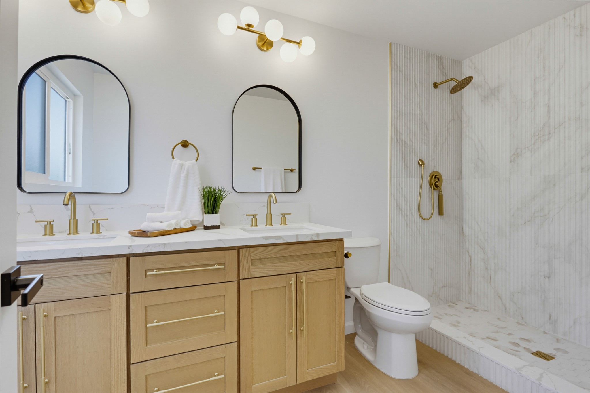 Virtual tour photo 26 of 42 for 930 Miramar Dr