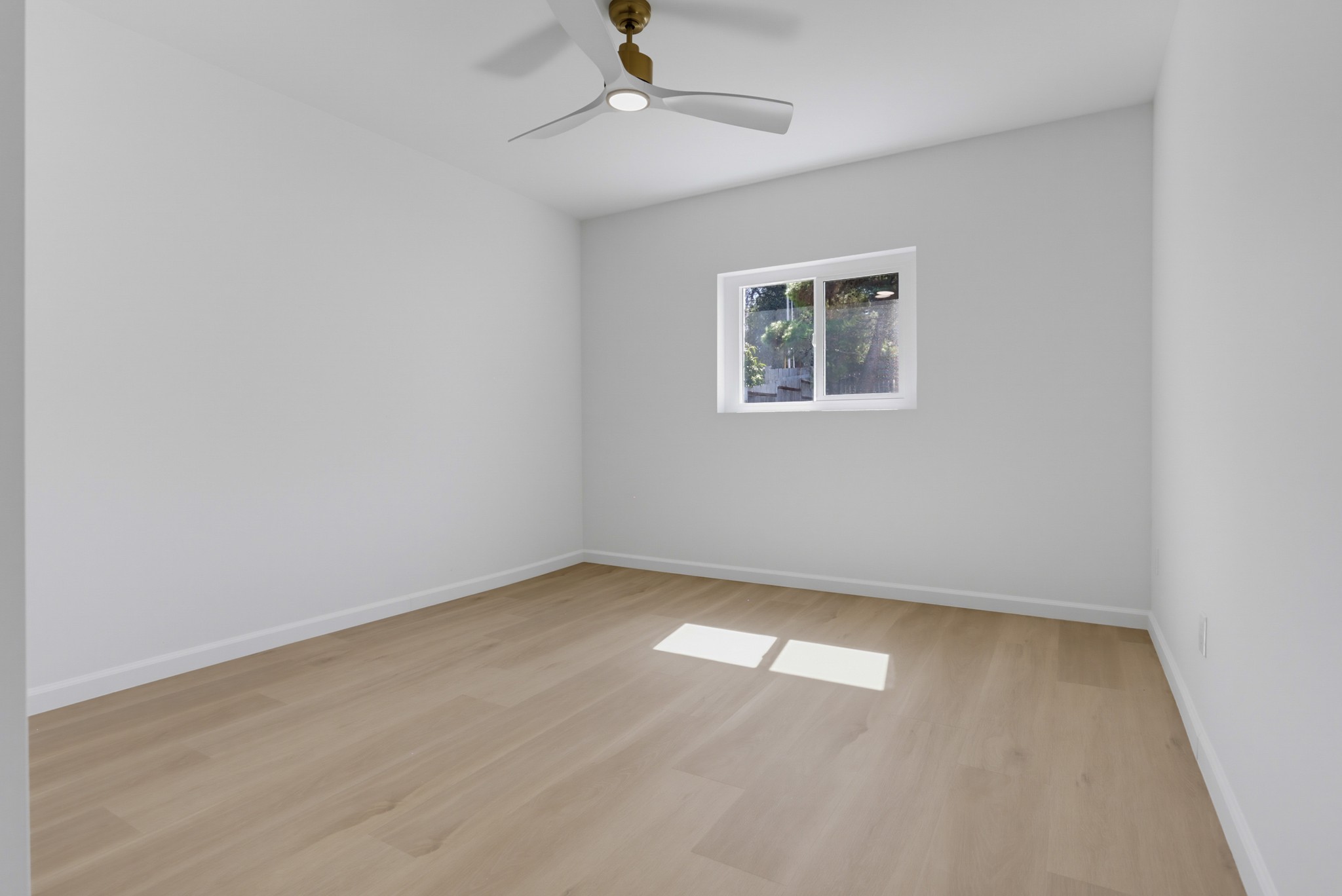 Virtual tour photo 29 of 42 for 930 Miramar Dr