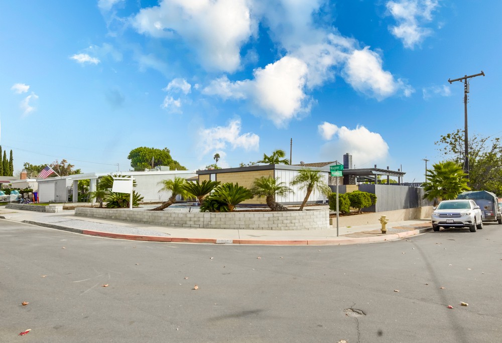 Virtual tour photo 4 of 44 for 9361 Wagner Ave