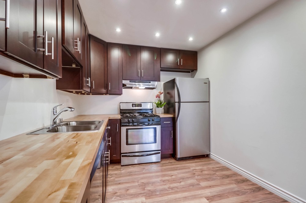 Virtual tour photo 14 of 44 for 937 Opal St