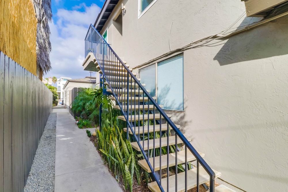 Virtual tour photo 3 of 38 for 939 Opal St