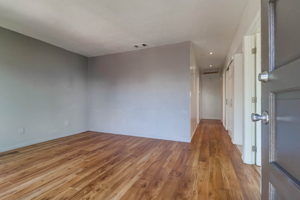 Virtual tour photo 4 of 23 for 939 Opal St