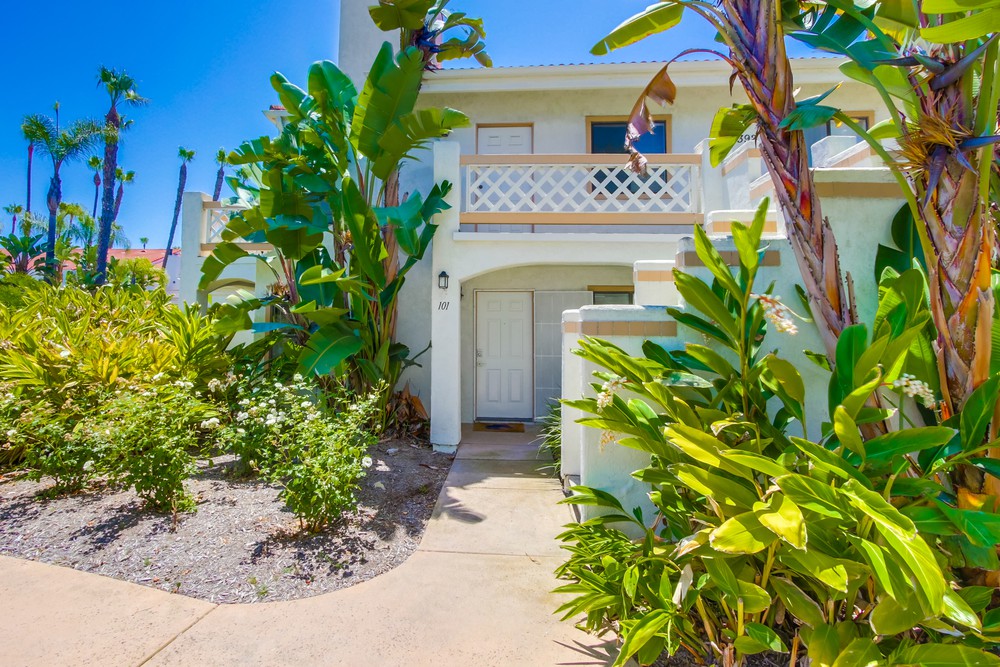Virtual tour photo 5 of 33 for 9392 Twin Trails Dr #101