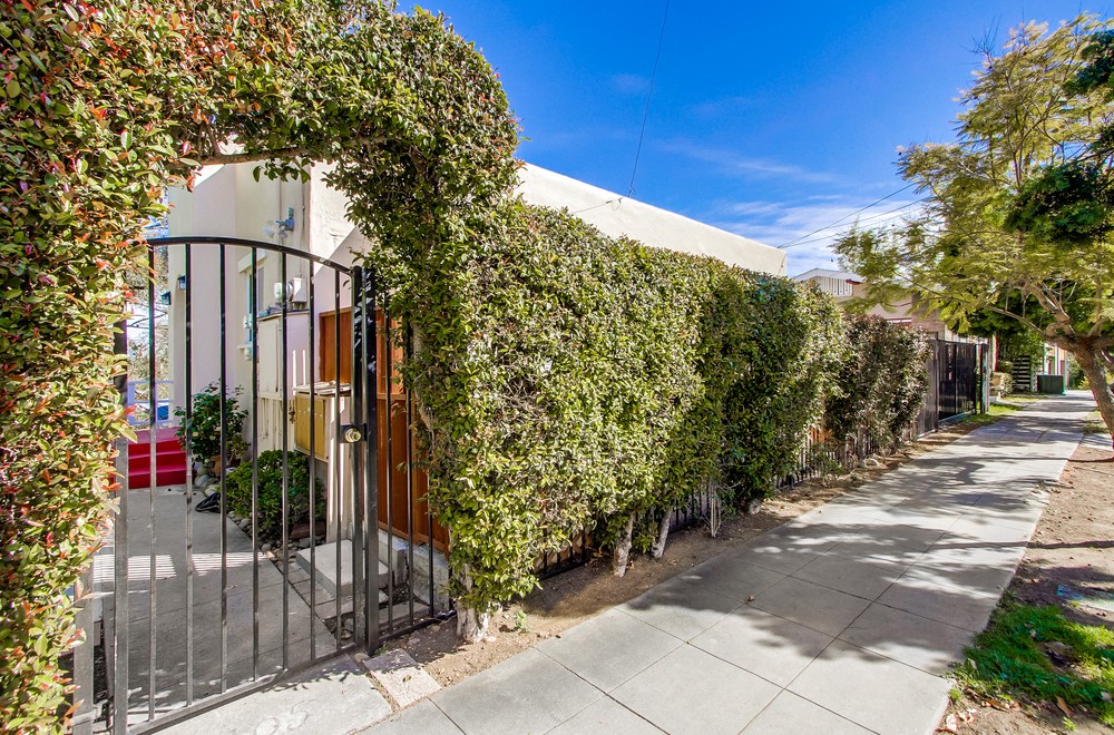 Virtual tour photo 1 of 47 for 940 W Lewis St