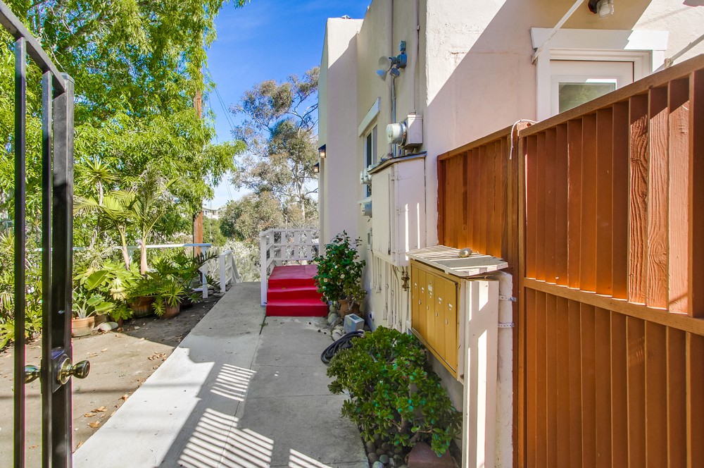 Virtual tour photo 4 of 47 for 940 W Lewis St