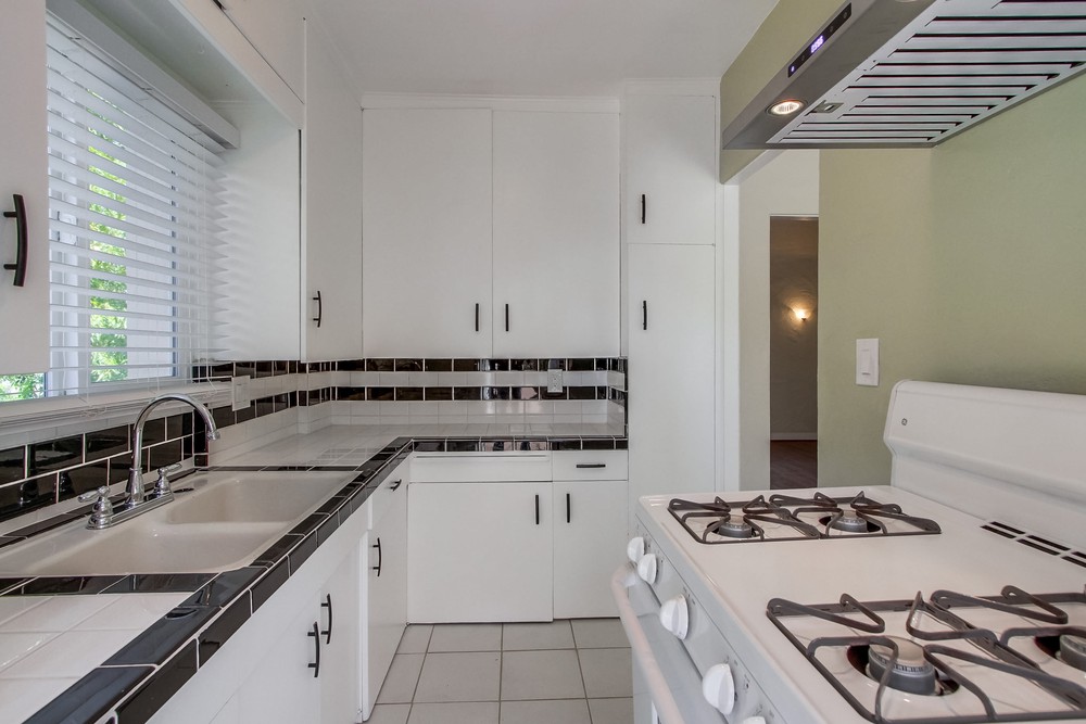 Virtual tour photo 29 of 47 for 940 W Lewis St