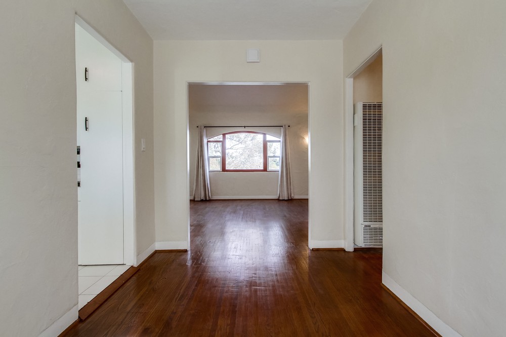 Virtual tour photo 31 of 47 for 940 W Lewis St