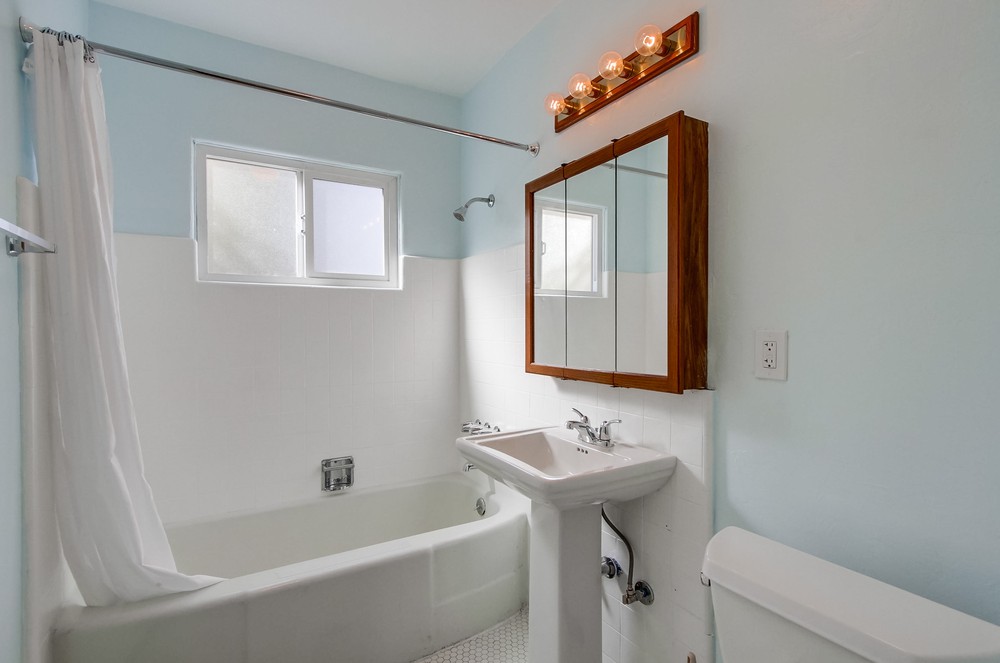Virtual tour photo 40 of 47 for 940 W Lewis St