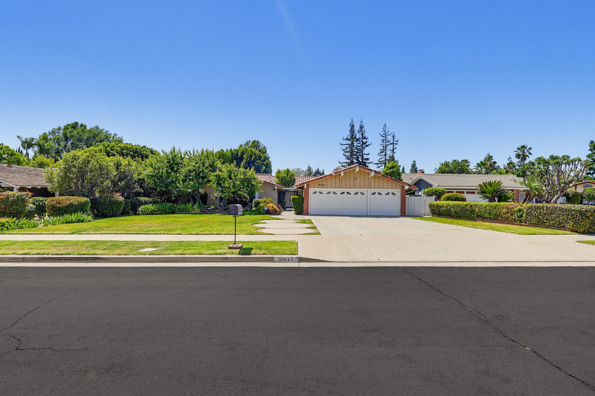 Virtual tour photo 1 of 117 for 9411 Balcom Ave