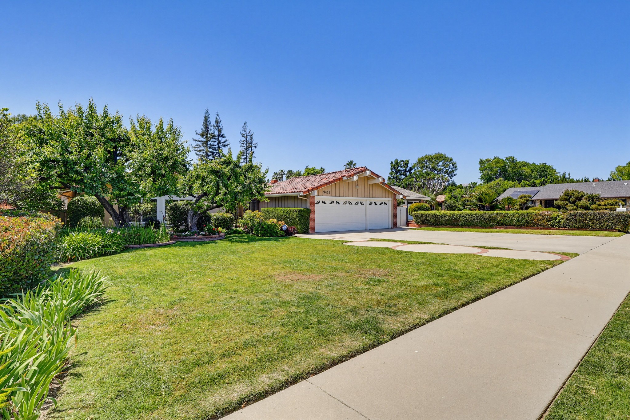 Virtual tour photo 5 of 117 for 9411 Balcom Ave
