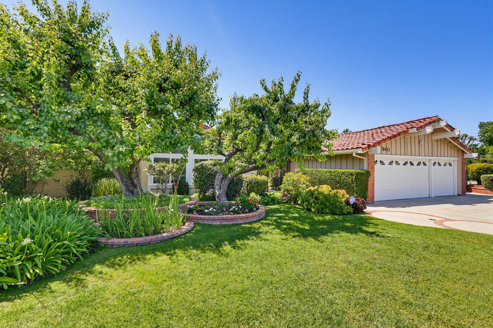 Virtual tour photo 6 of 117 for 9411 Balcom Ave