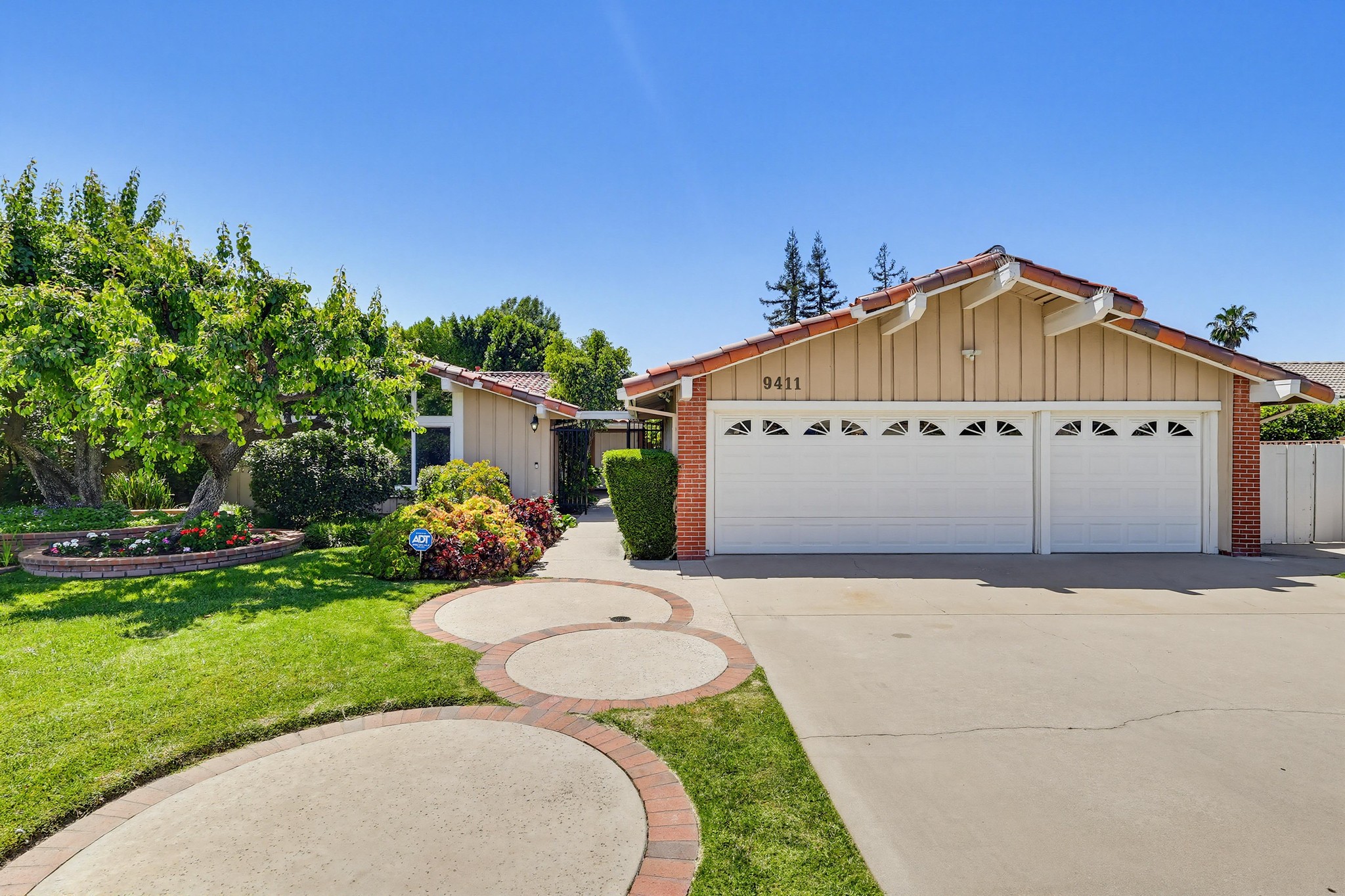 Virtual tour photo 7 of 117 for 9411 Balcom Ave