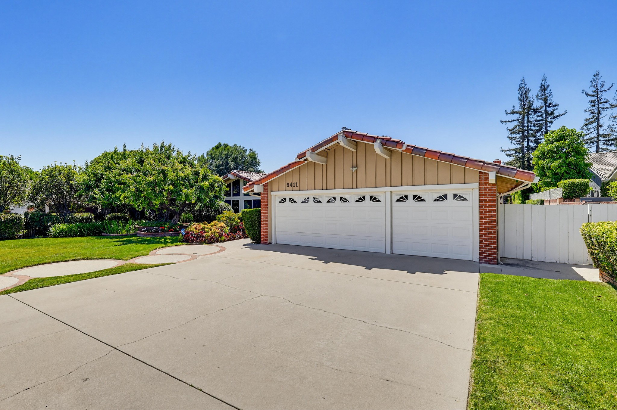 Virtual tour photo 8 of 117 for 9411 Balcom Ave
