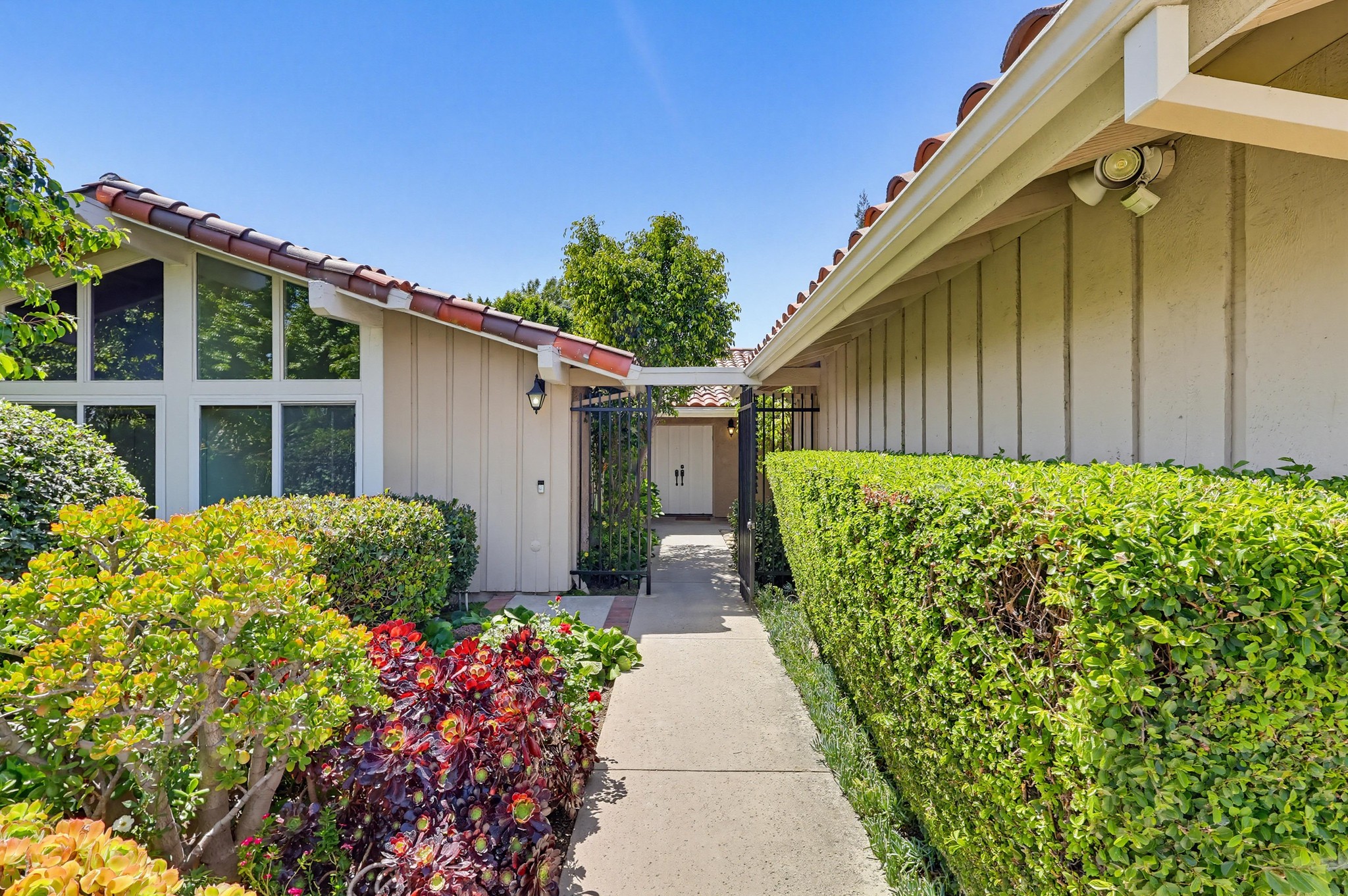 Virtual tour photo 9 of 117 for 9411 Balcom Ave
