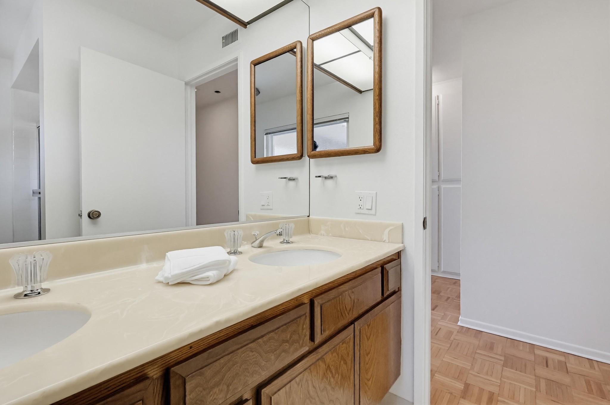 Virtual tour photo 60 of 117 for 9411 Balcom Ave