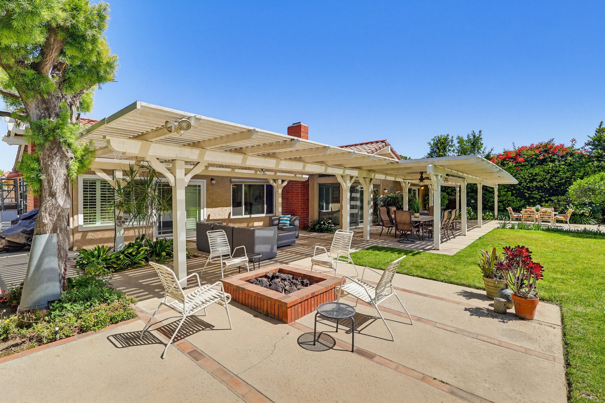 Virtual tour photo 100 of 117 for 9411 Balcom Ave