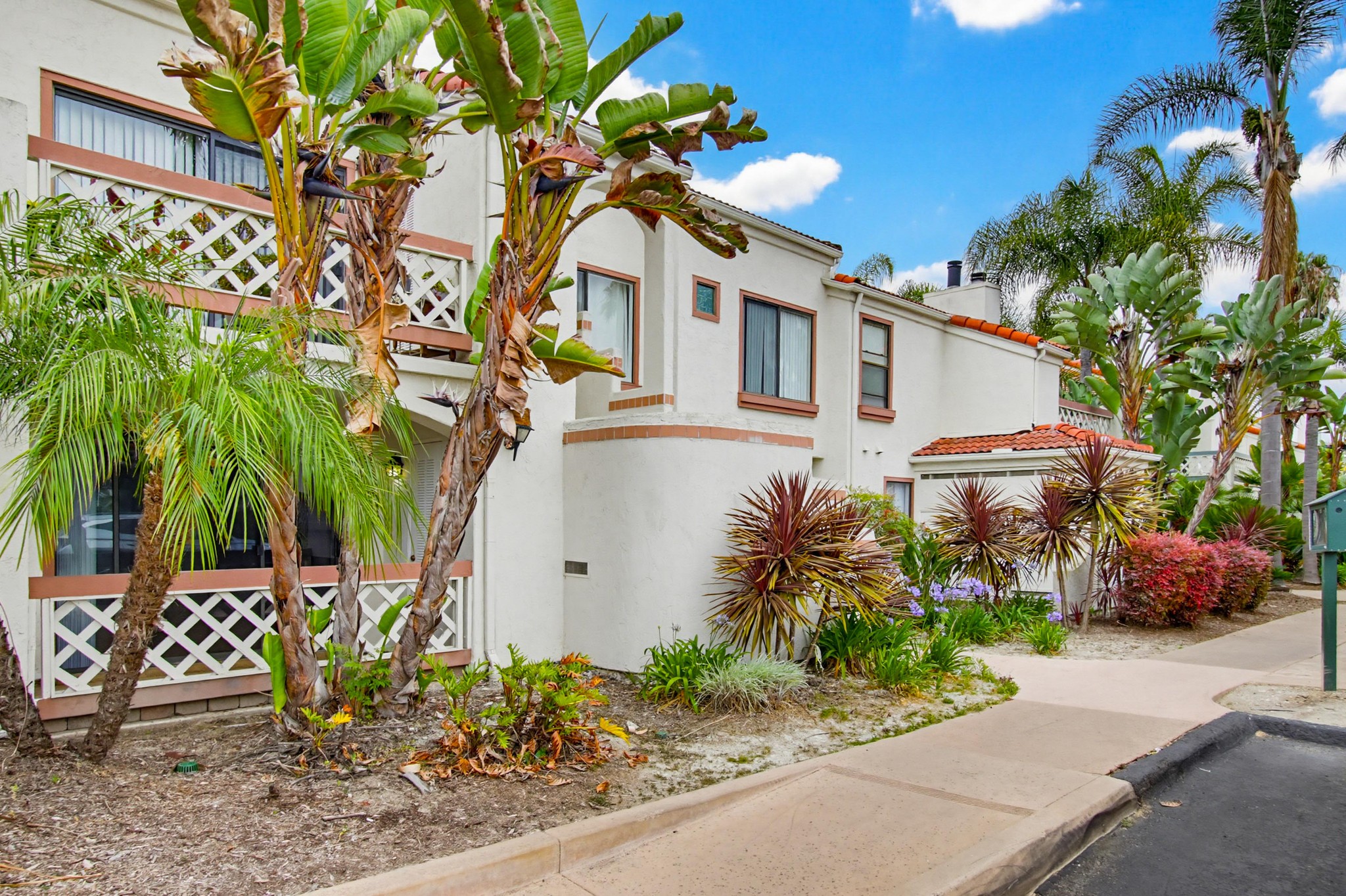Virtual tour photo 3 of 45 for 9439 Fairgrove Ln UNIT 102