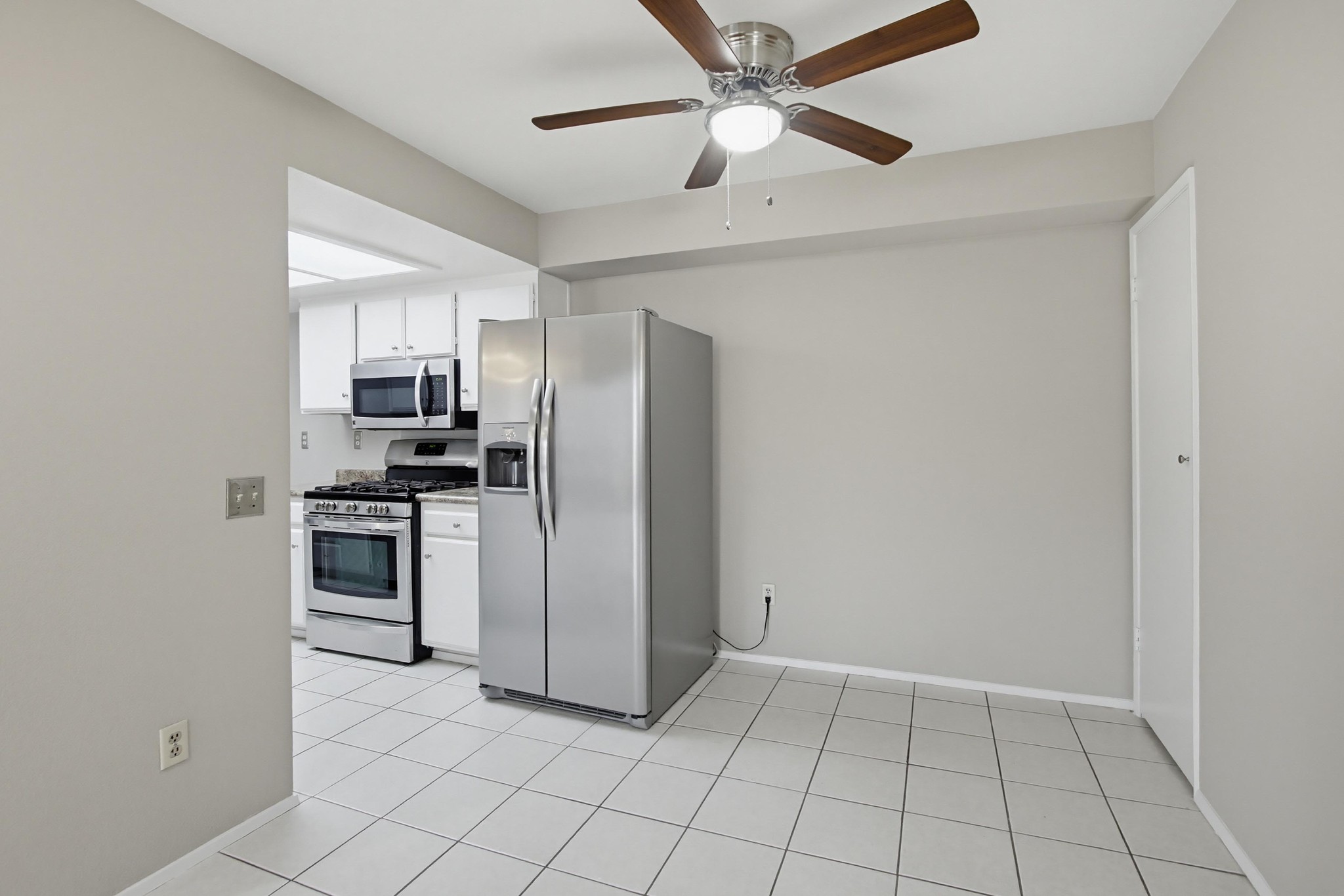 Virtual tour photo 13 of 45 for 9439 Fairgrove Ln UNIT 102