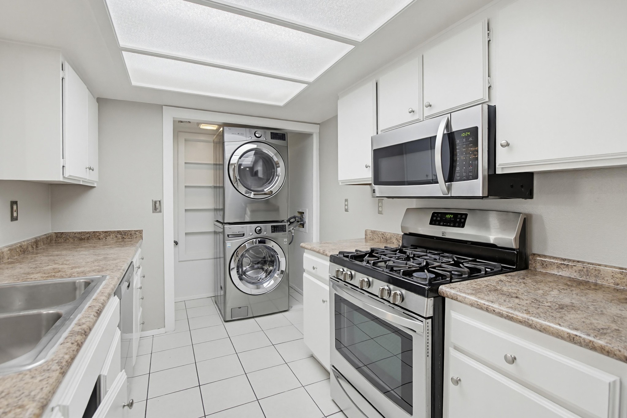 Virtual tour photo 15 of 45 for 9439 Fairgrove Ln UNIT 102